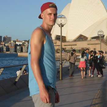Alexander Work and Travel Teilnehmer Alexander vor der Oper in Sydney