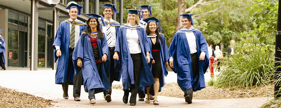 Studenten nach bestandener Prüfung